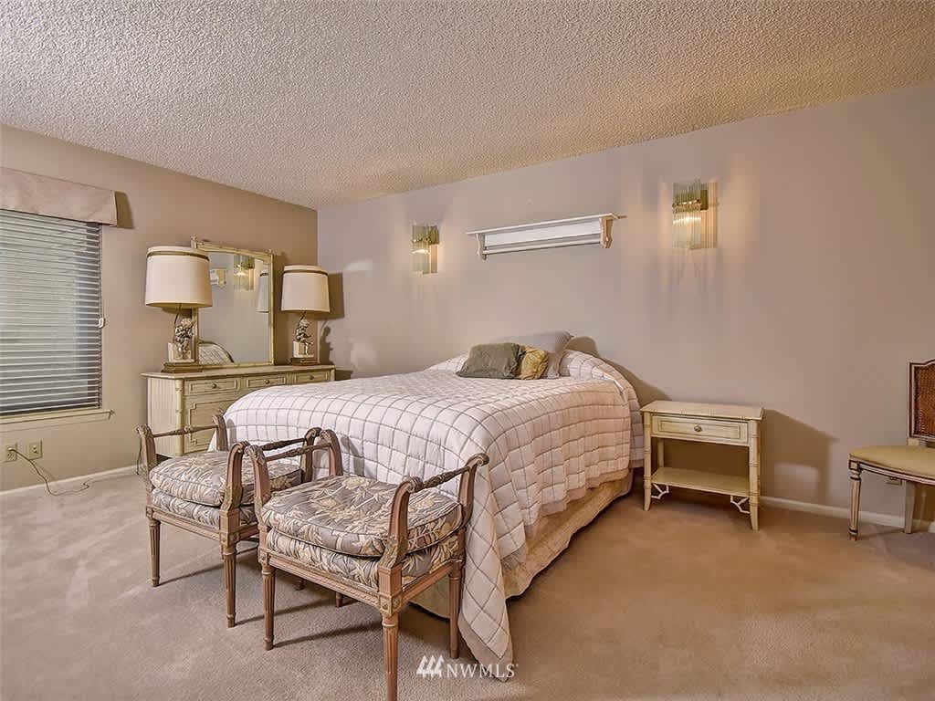 200 James St #204
