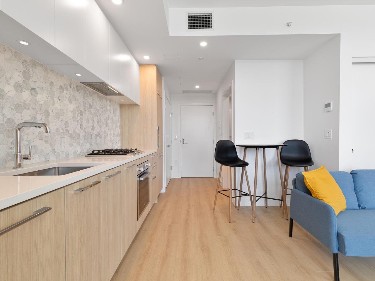 303-2425 Alpha Ave