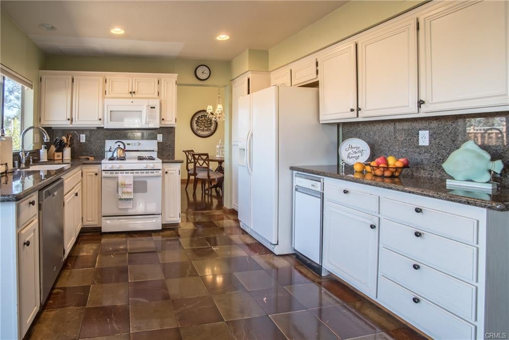 11930 Edgecliff Ave Sylmar, CA