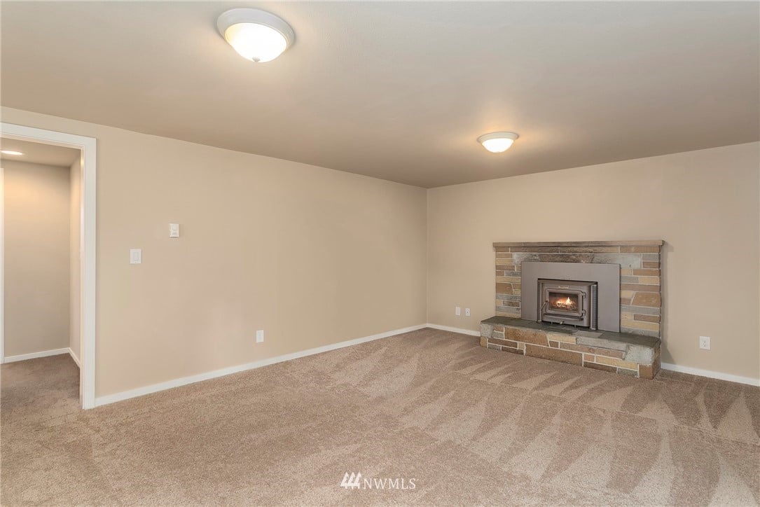 214 77th Pl