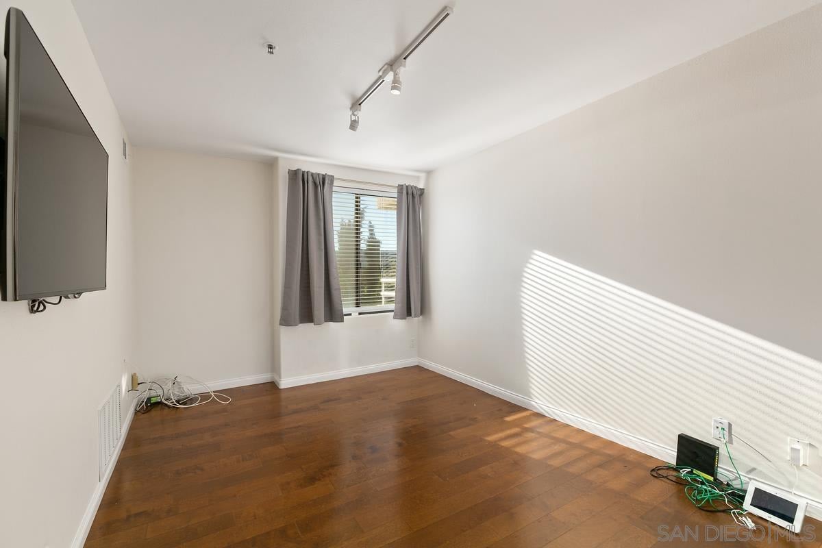 5726 La Jolla Blvd #206