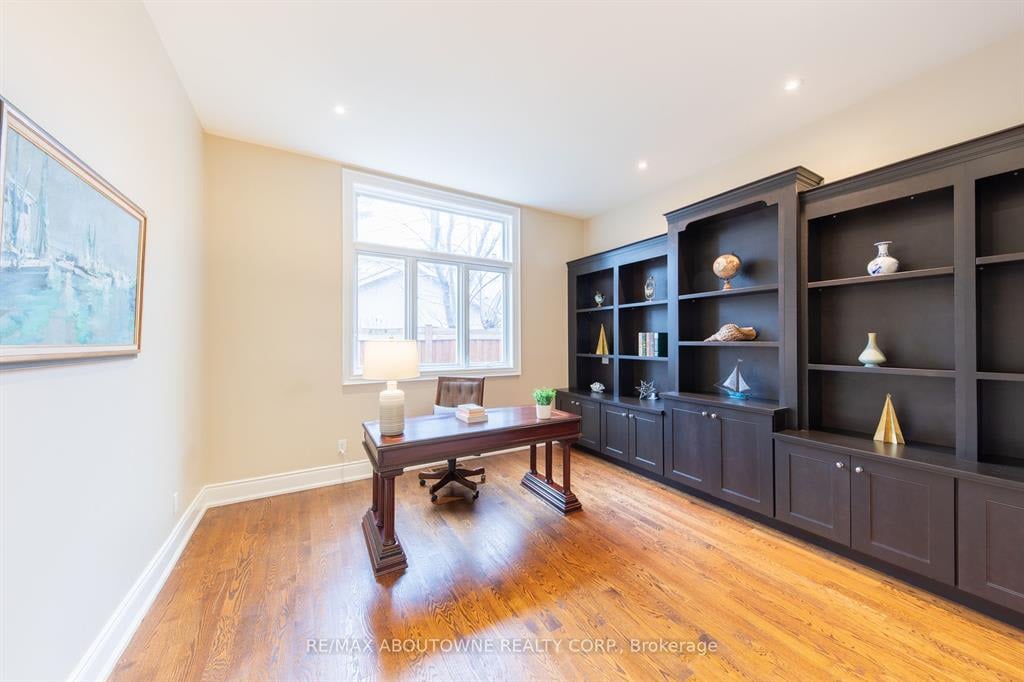 2094 Elmhurst Avenue Oakville