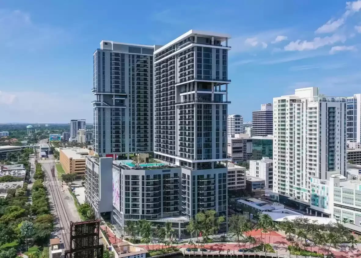 301 SW 1st Ave, Apt 1414 