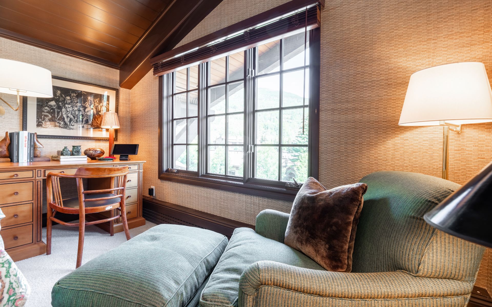 The Lodge at Vail Condominiums #521