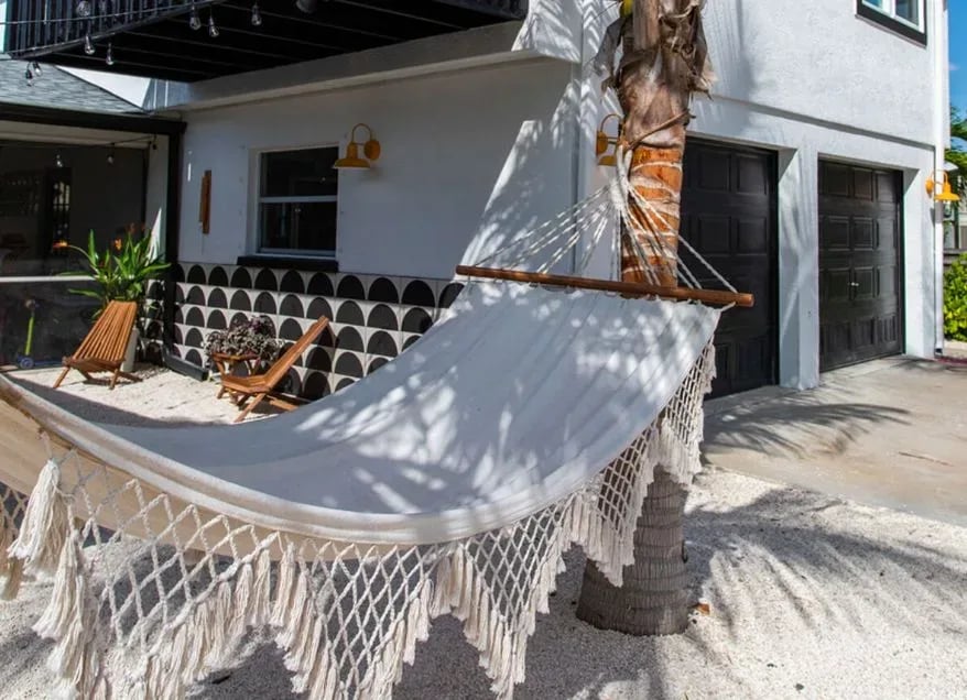 Check Out This Ultra-Cute Retro Inn on Anna Maria Island