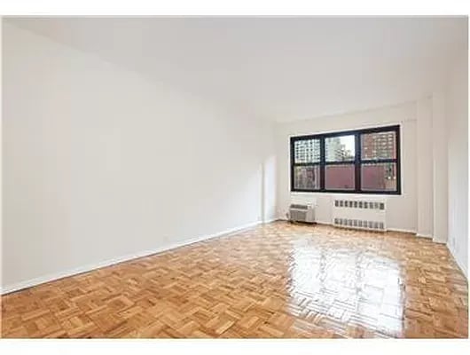 240 East 76th Street Unit: 4T