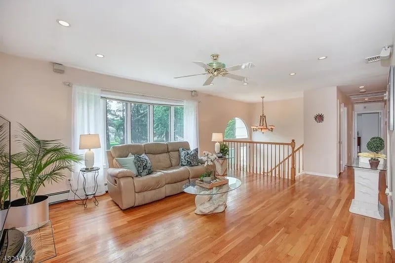 67 Victoria Dr