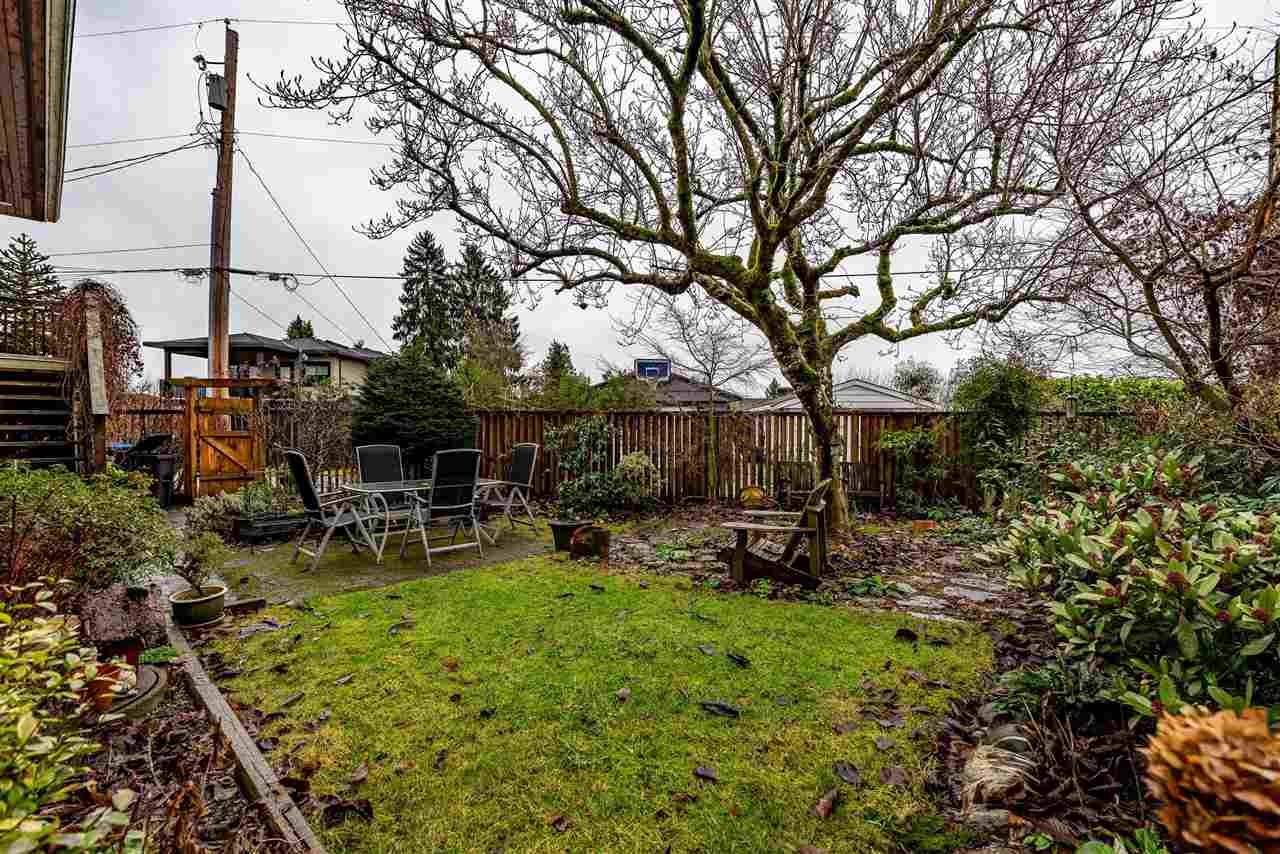 310 Churchill Ave