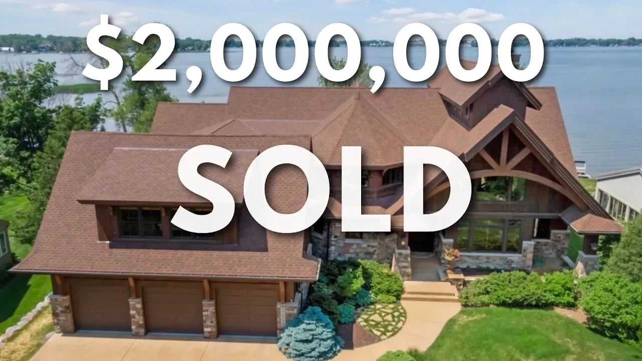 Stunning Lakeshore Property!