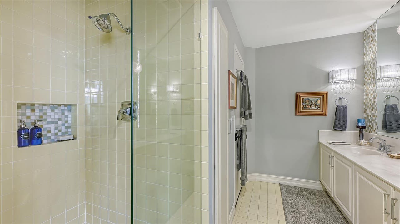 2120 Harbourside Dr, #657