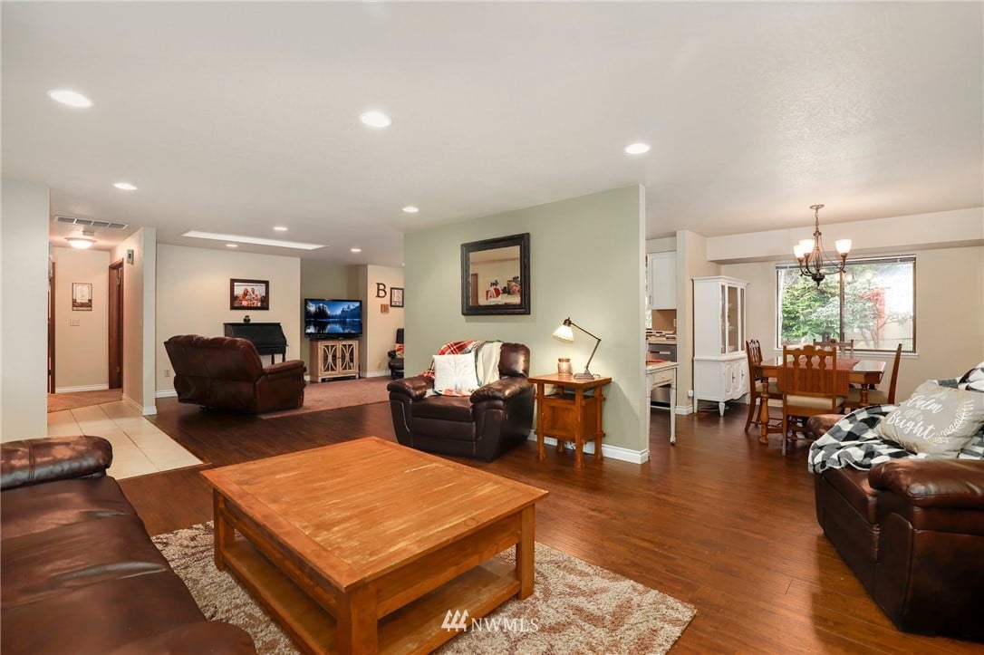 8102 24th Dr