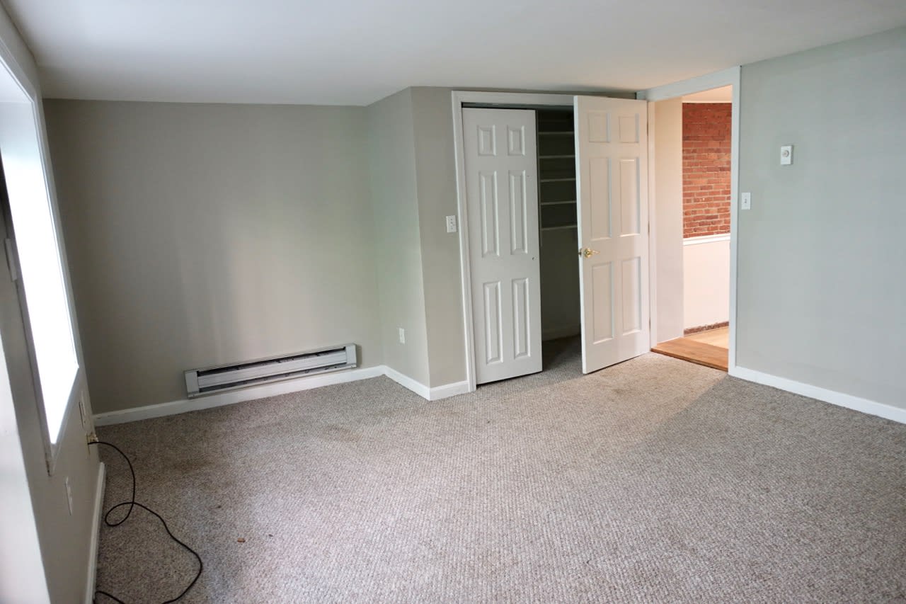 South End - Private Entry 1 bed 1 bath w. Laundry / Patio! 