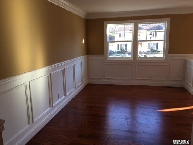 8 Stratford Ave