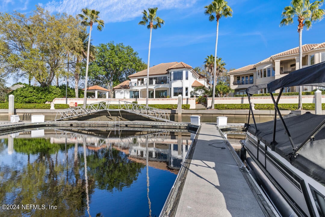 100 Harbourmaster Ct