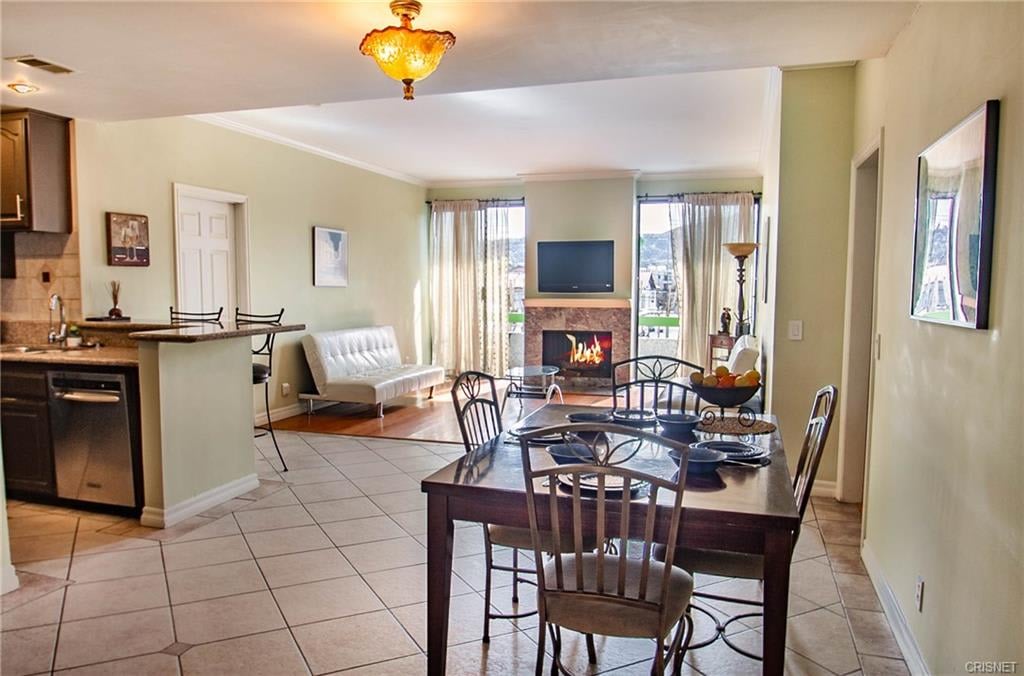 10861 Moorpark St 205 Toluca Lake CA
