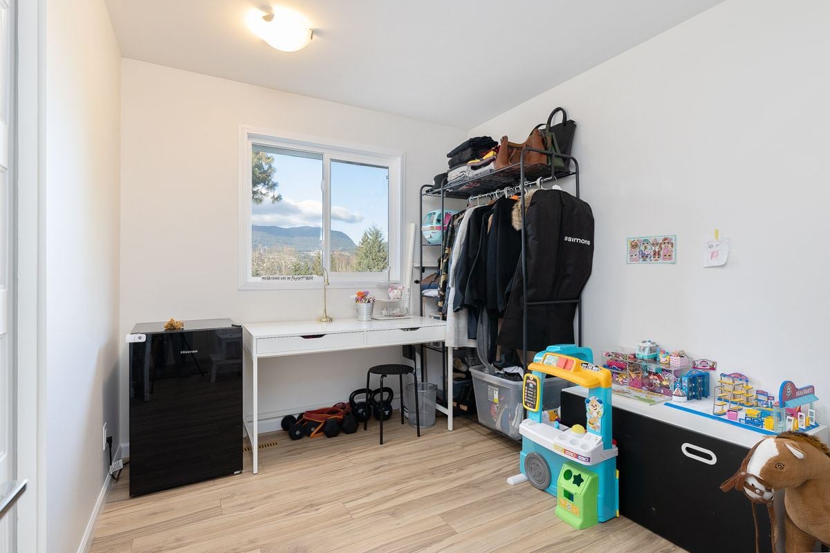 3200 Mariner Wy