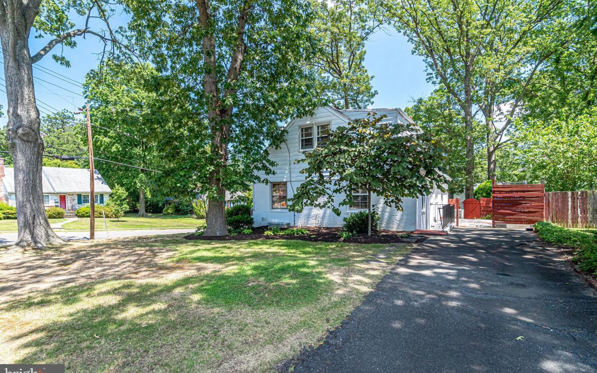 610 Crestwood Dr