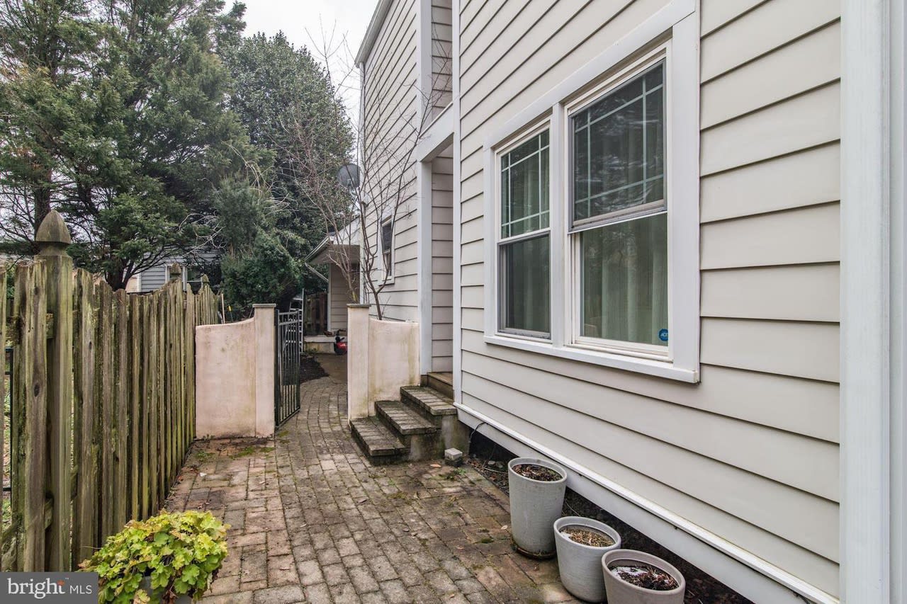 1541 Hunting Ave