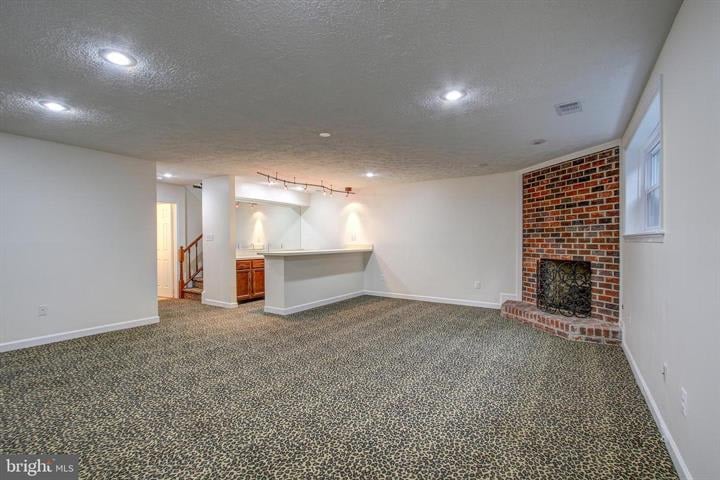 6262 Chaucer Ln