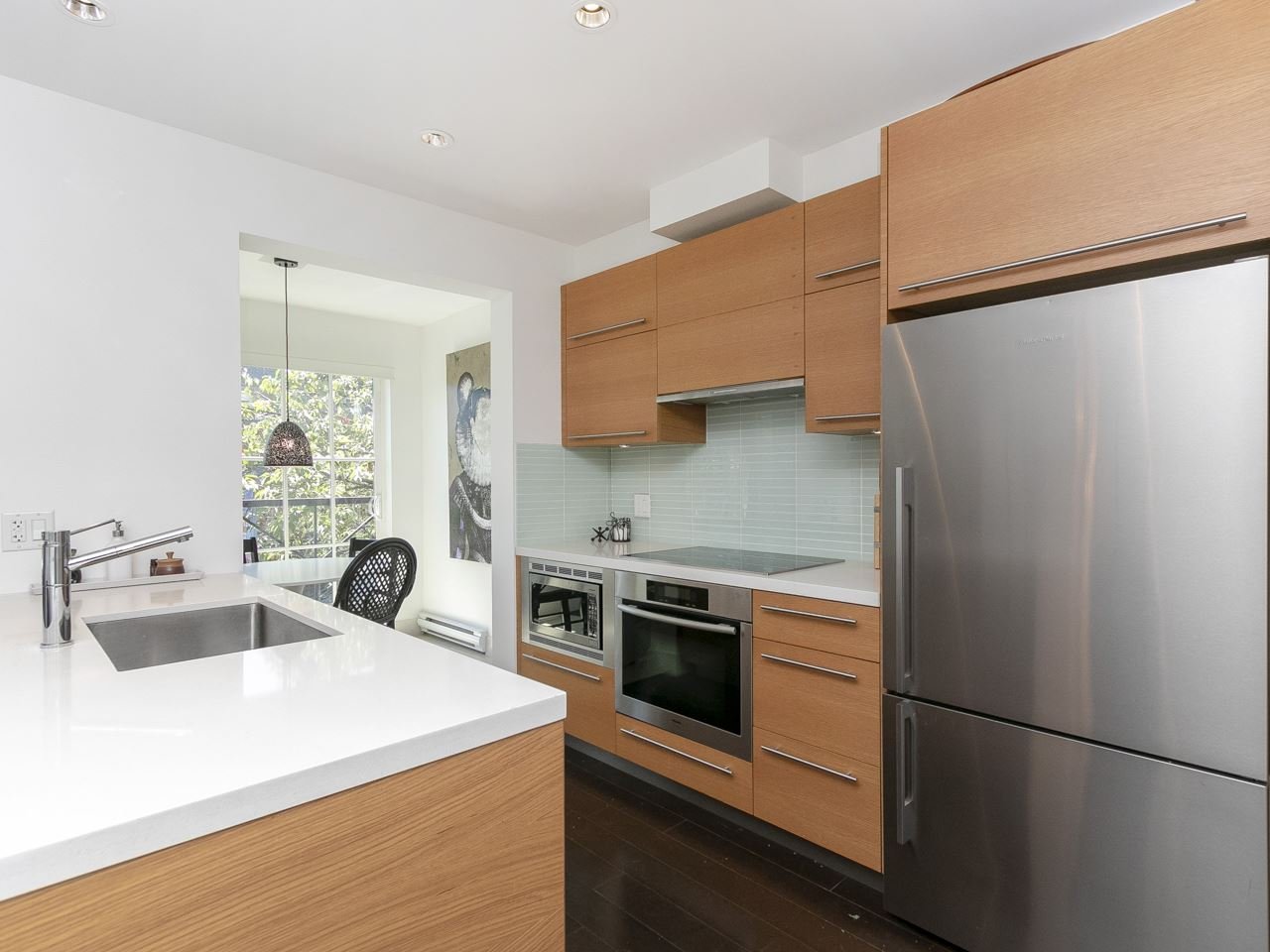 202-4463 W 10th Ave