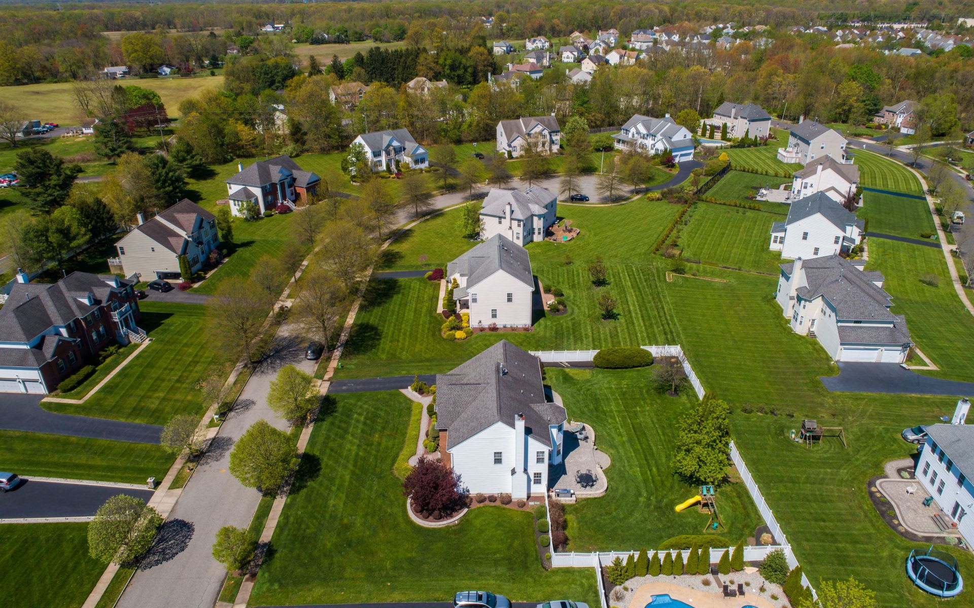 8 SHOREHAM CT