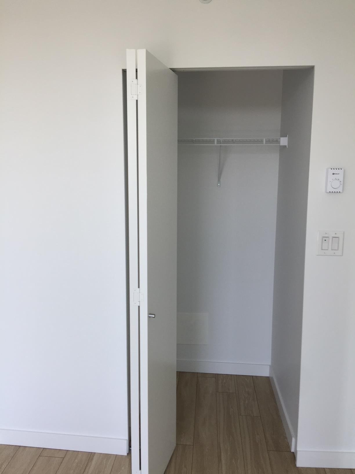 205-983 E Hastings St