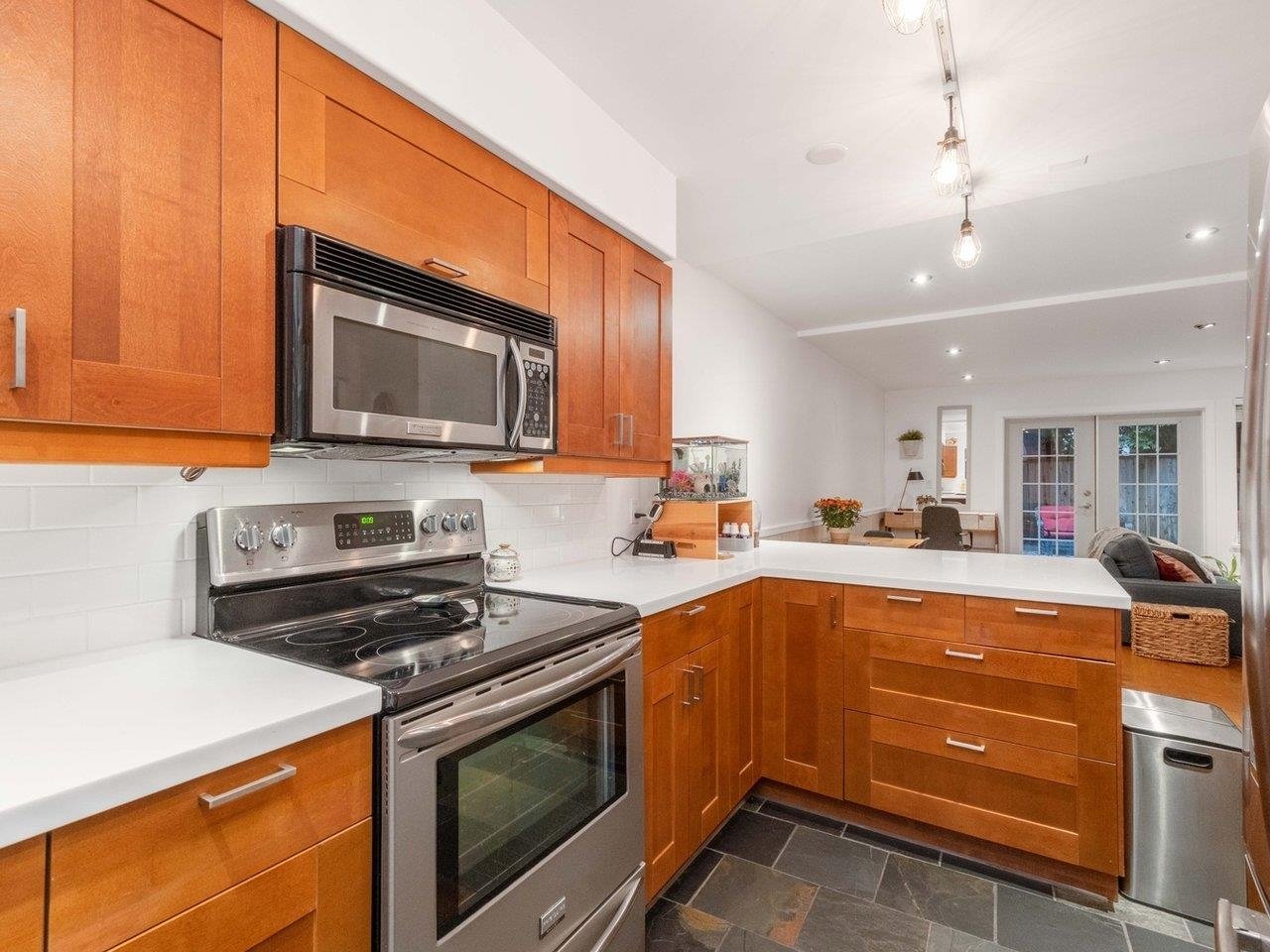 9-2151 Banbury Rd