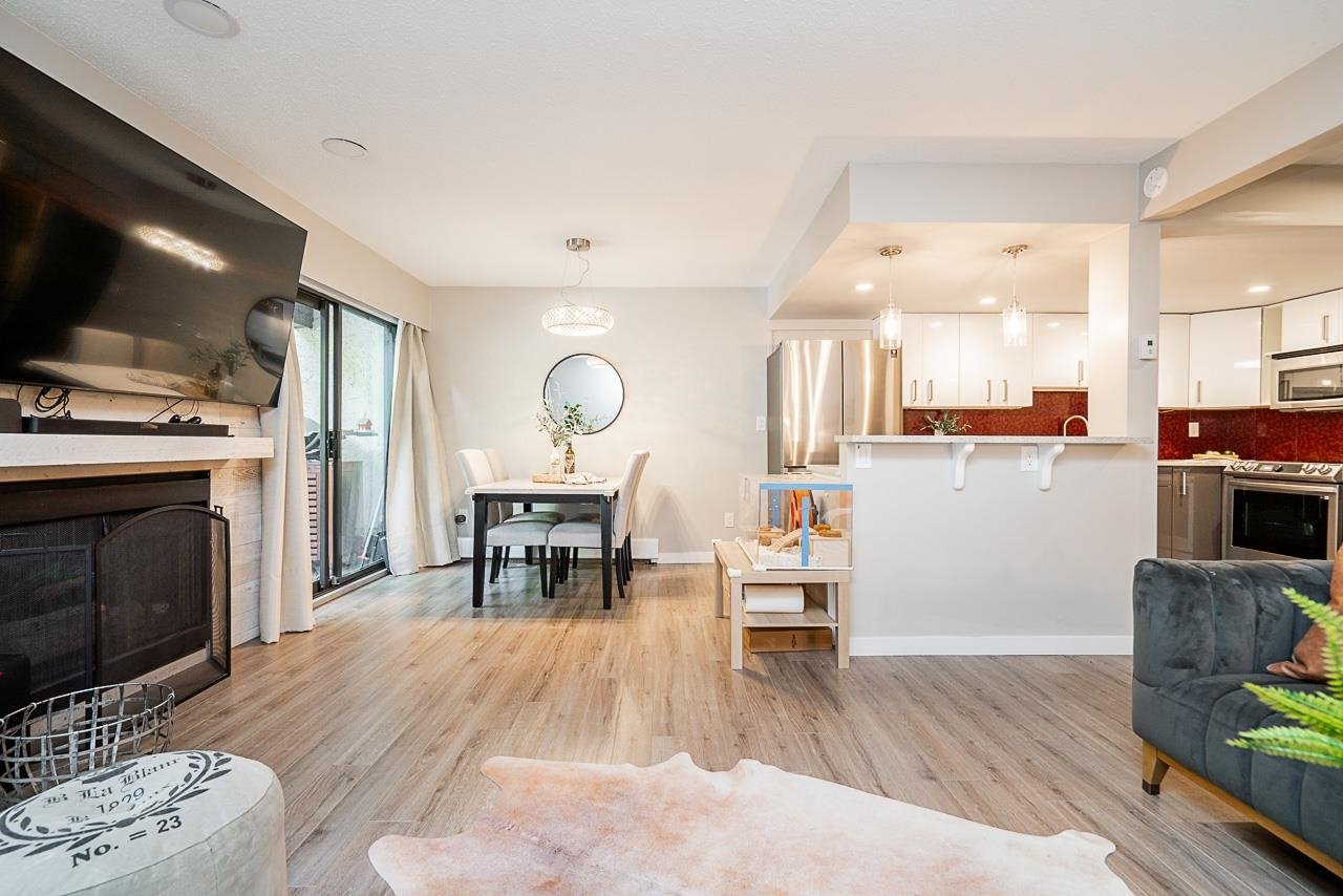 122-1040 King Albert Ave