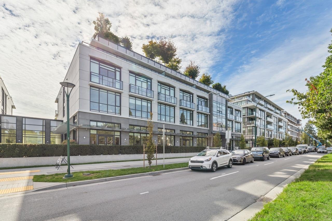575-438 W King Edward Ave