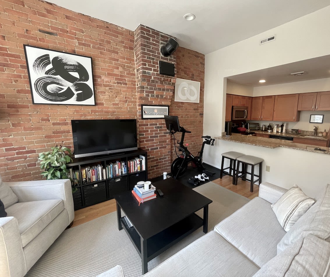 One Bed / One Bath with Private Deck Appleton Street - Available May 1