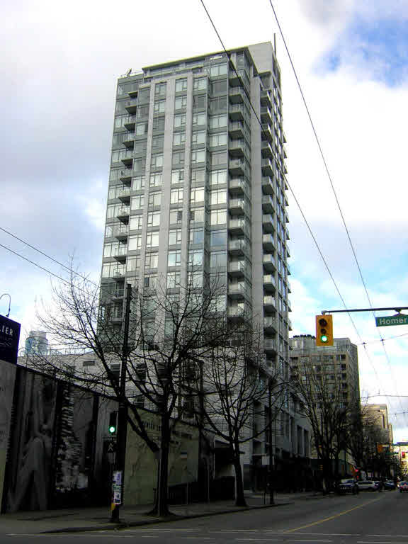 1205-480 Robson St