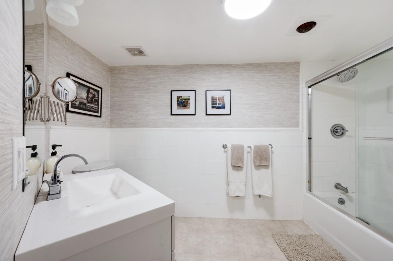25 Peck, Apt 4