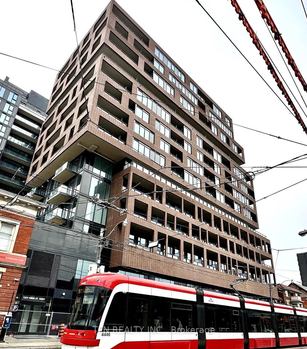 270 Dufferin St Unit: 211