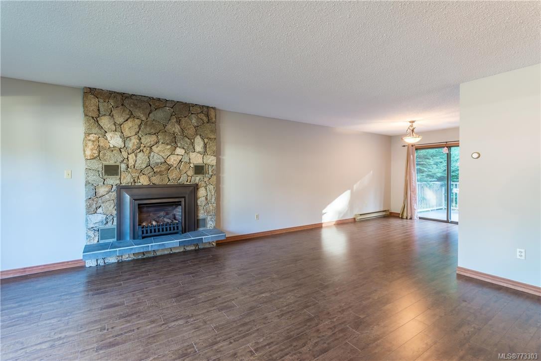8733 Forest Park Dr, North Saanich