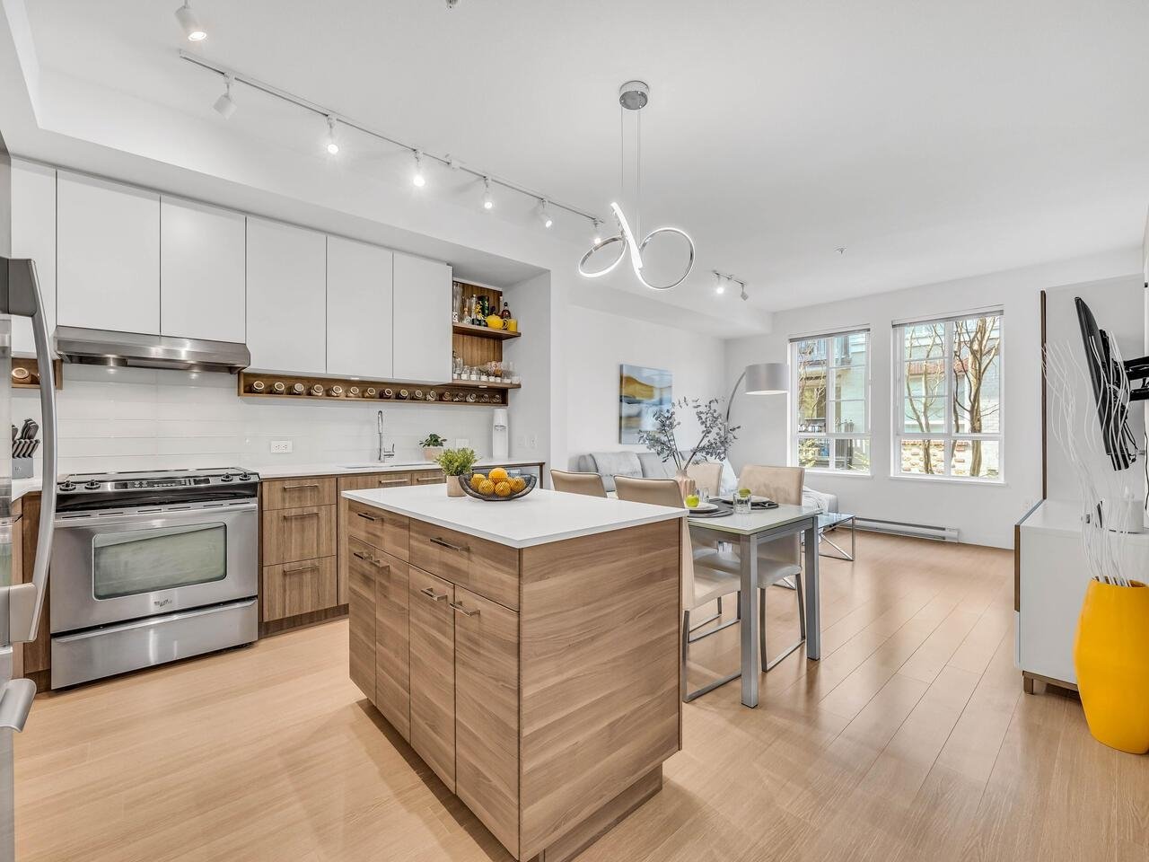 217-618 Como Lake Ave