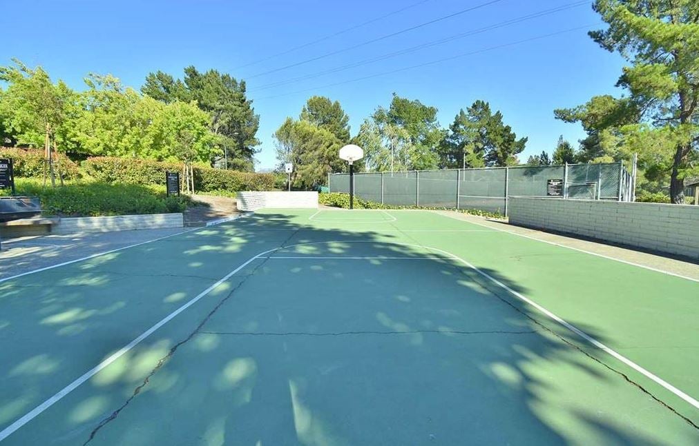 Remodeled Ground Level Unit in Club Villas!