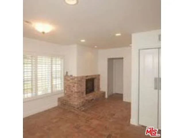 180 Surfview Dr