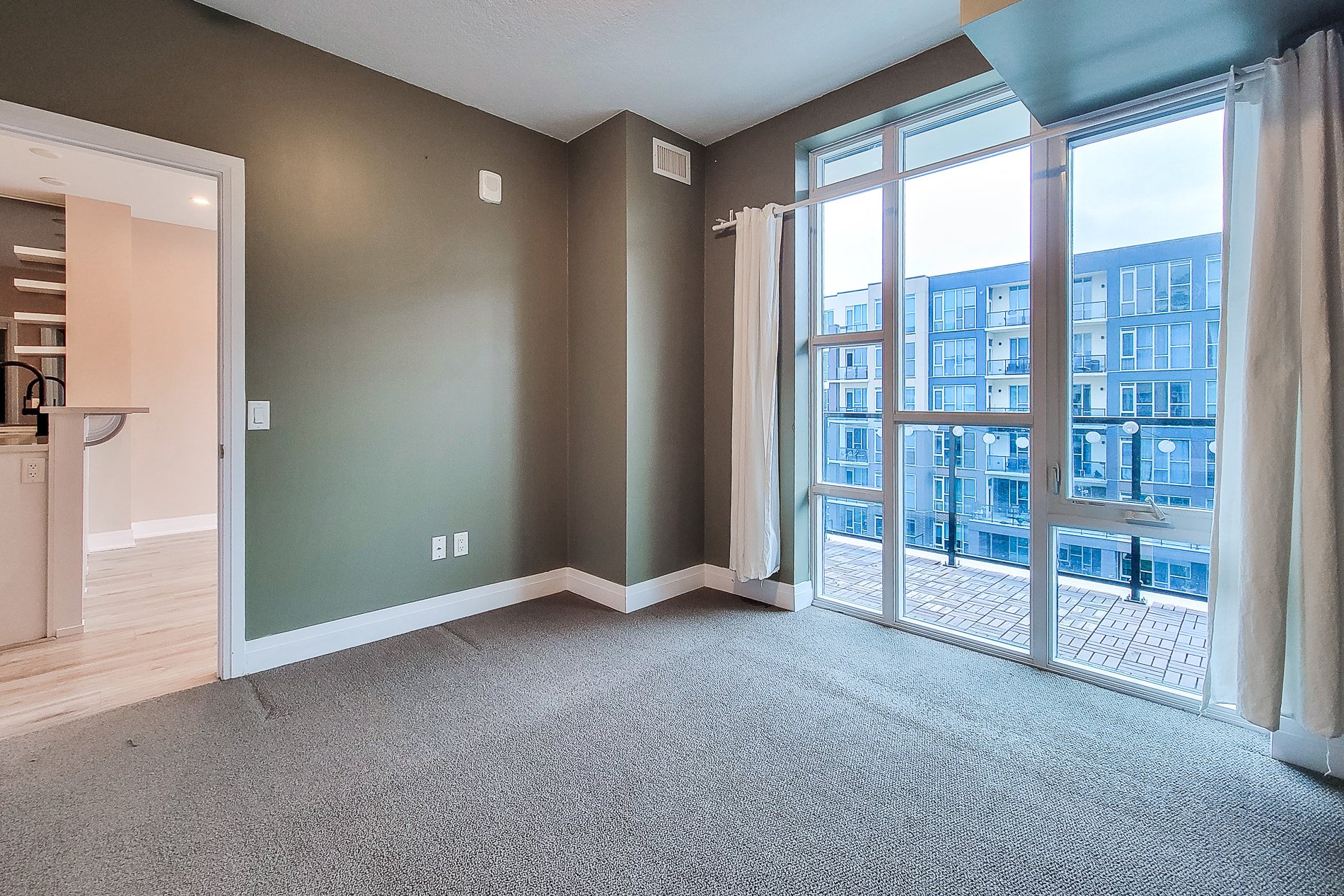16 Concord Pl Unit: 447