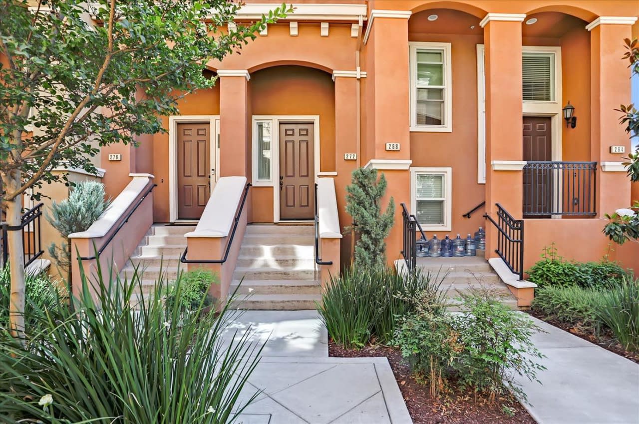 272 Currlin Cir