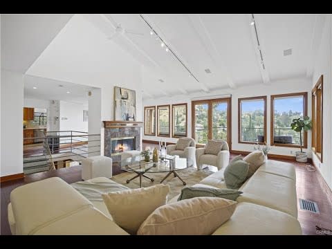 2336 Lorenzo Drive in Hollywood Hills