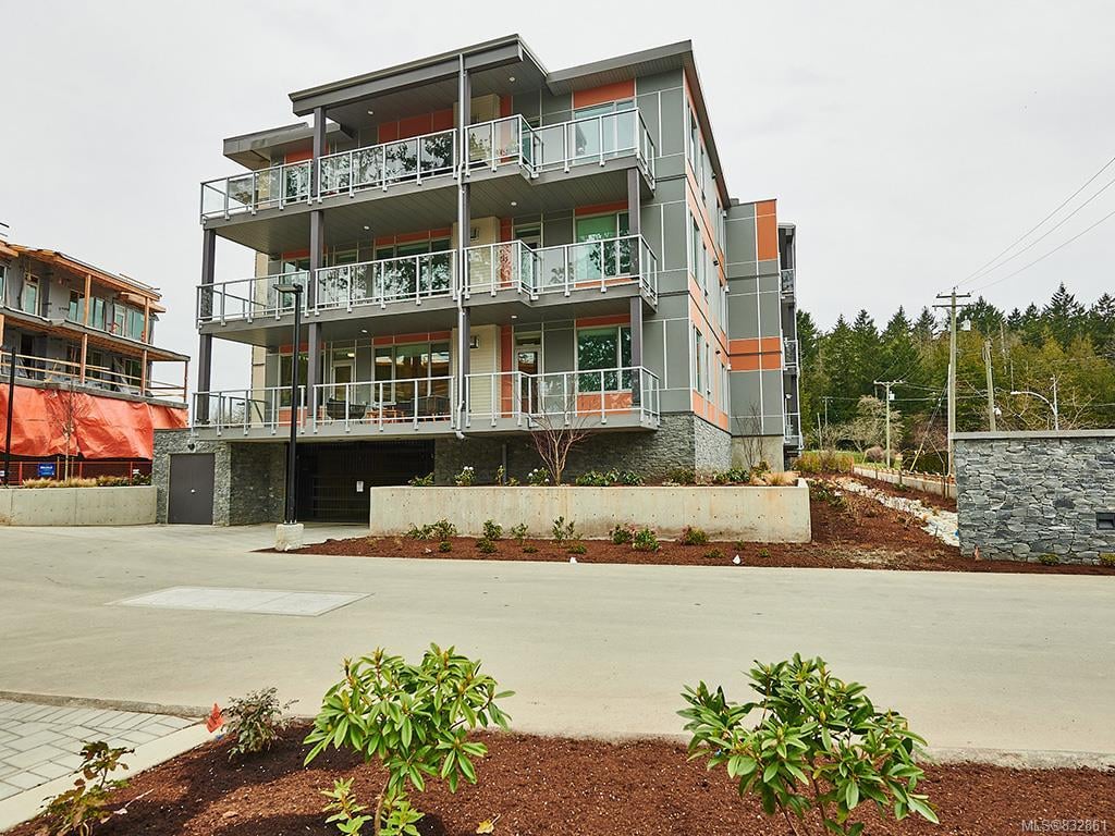 202-10660 McDonald Park Rd