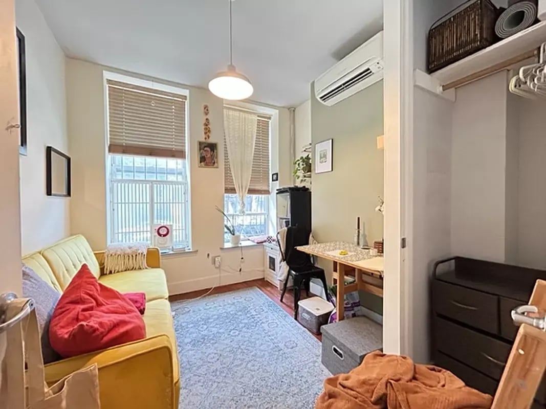 901 Saint Johns Pl Apt: 1B