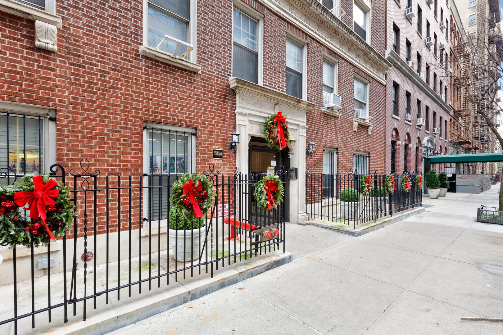 25 West 64th Street, Apt 3-A