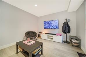 375 Kestrel St