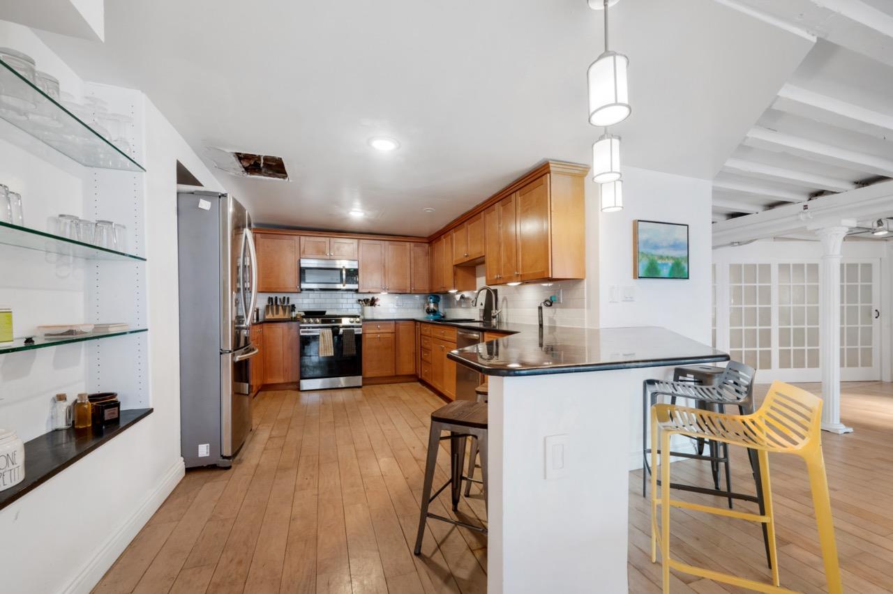 25 Peck, Apt 4