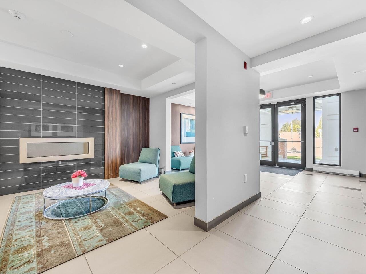 217-618 Como Lake Ave
