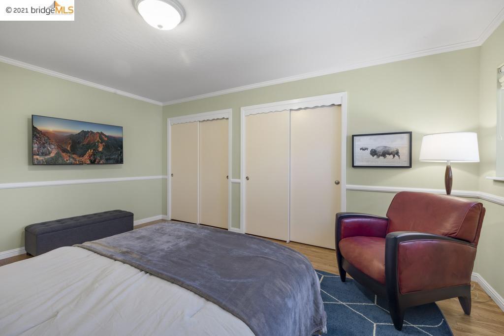 1863 Lakeview Ct