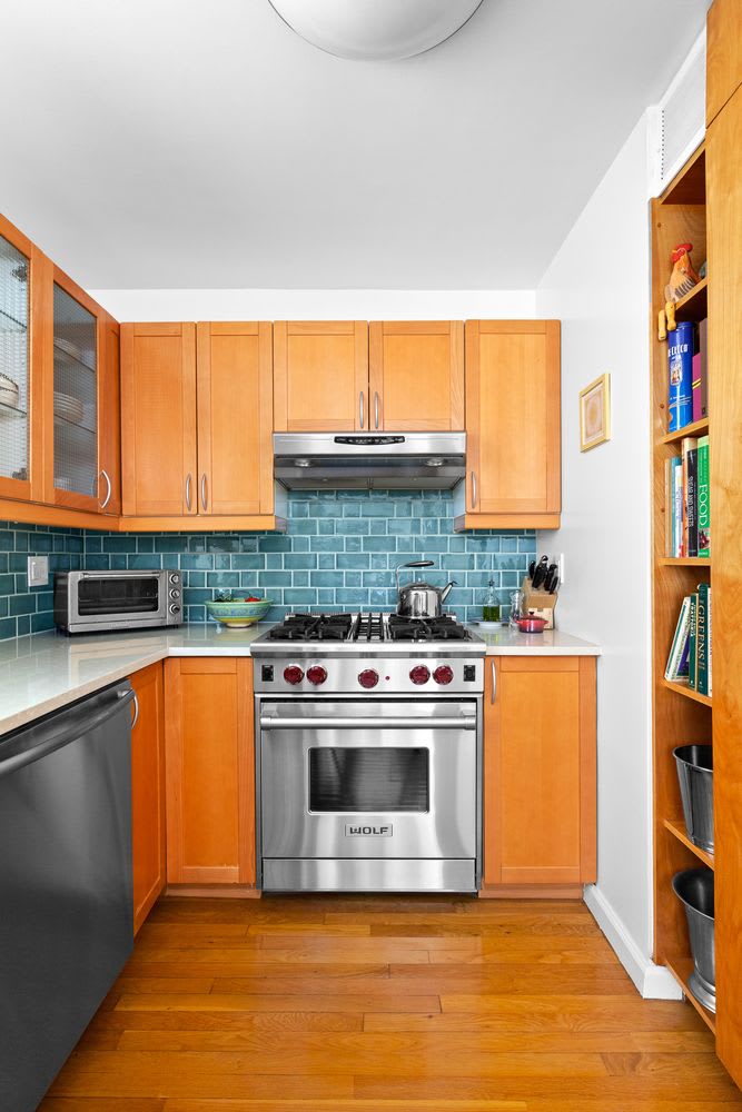 305 E 24th St, #15NP