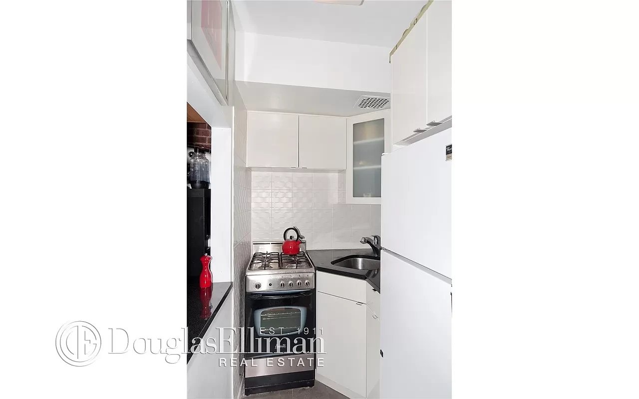 53 West 76th Street Unit: 8