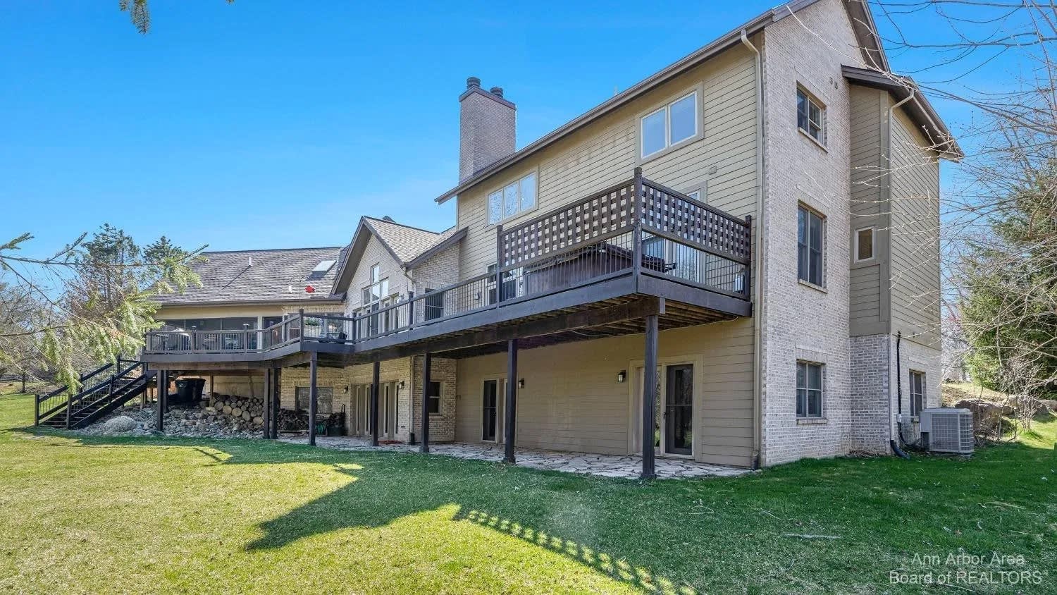 2566 Thornapple Drive, Ann Arbor, MI 48103